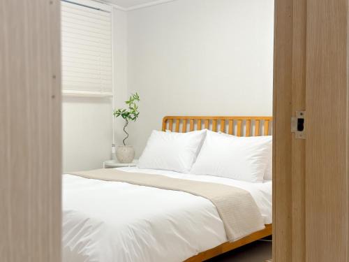 Banpo-dong Apartment | OD Stay Gangnam #3 Min to Nonhyeon Stn #Spacious 2BR