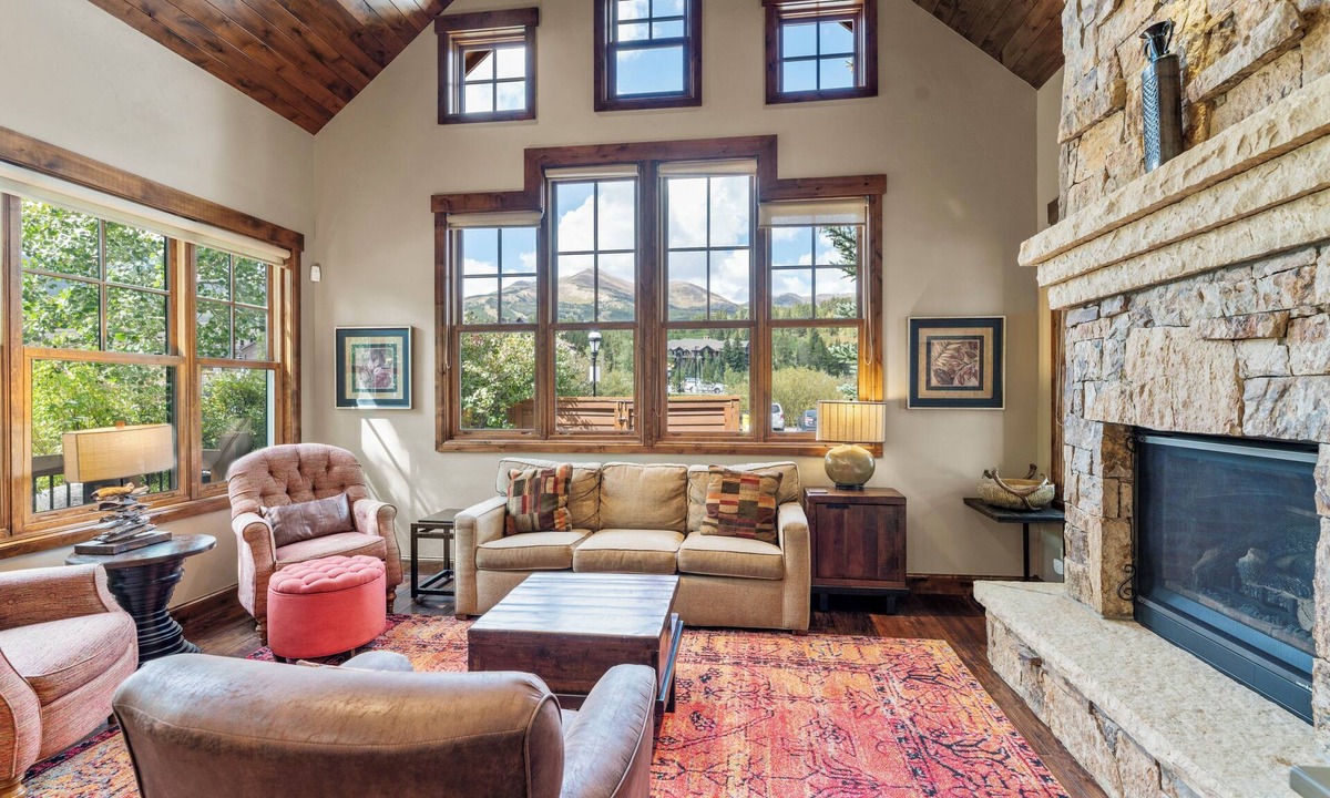Historic District House | On Main St, Steps from Gondola. Rooftop Hot Tub!