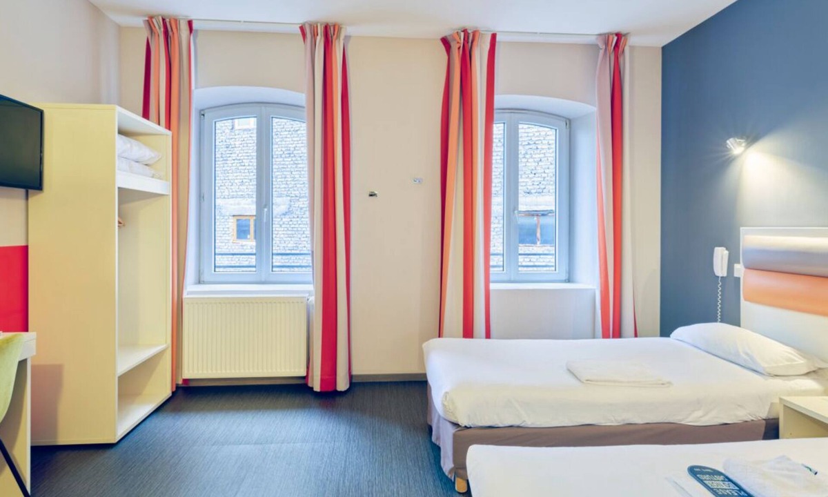 Contades Hotel | One Room w/Two Beds | Pets Allowed | Near Place du Marché Gayot and Museum