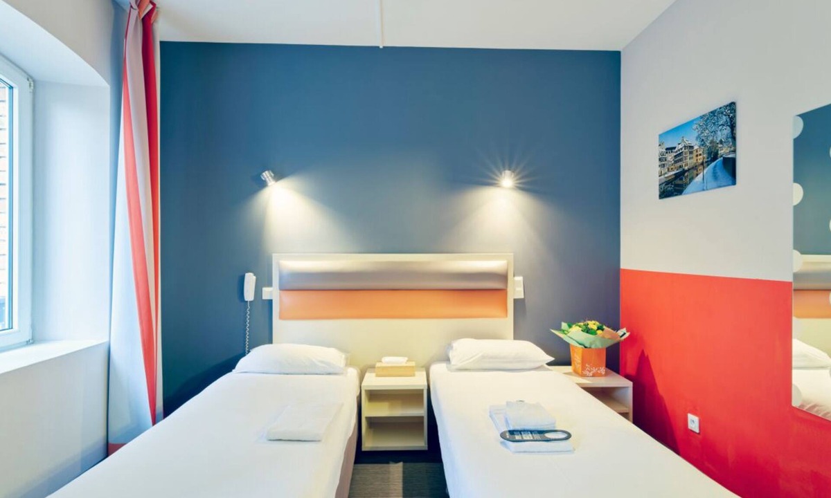 Contades Hotel | One Unit w/Double Beds | Pet Friendly | Near Museum & University Library