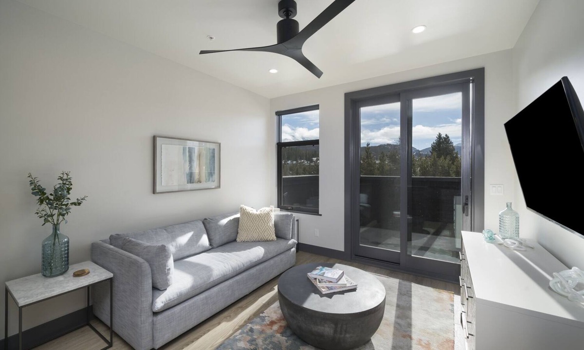 Breckenridge Condo | Park Ave Flat 15 | Luxury Condo & Minutes to Everything!
