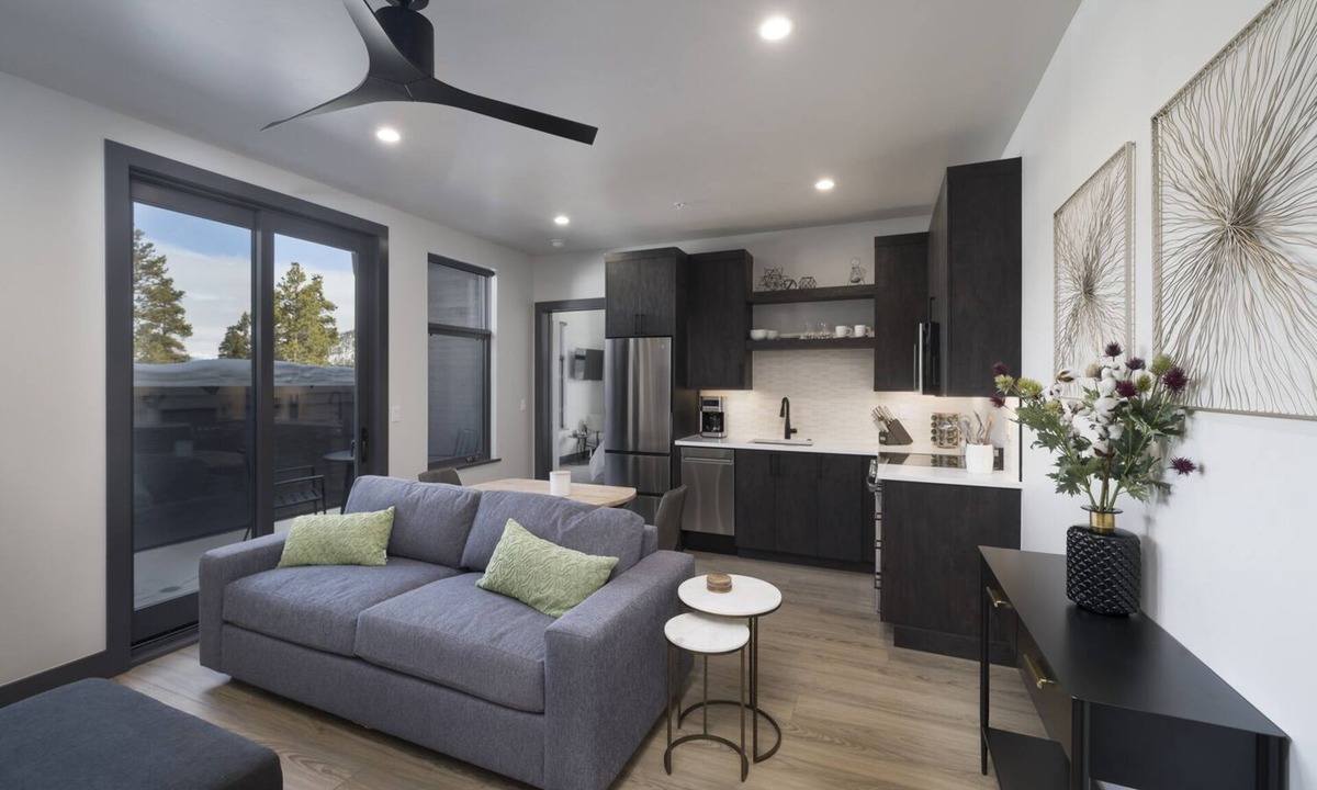 Breckenridge Condo | Park Ave Flat 4 | Luxury Condo & Minutes to Everything!