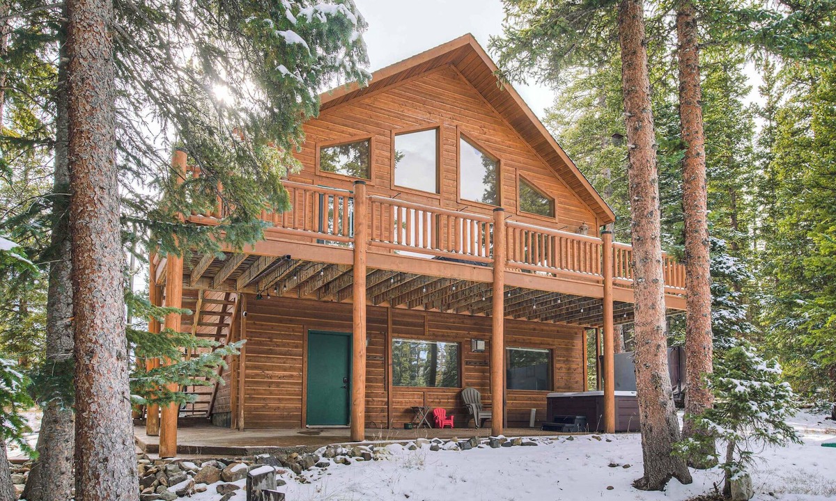 Valley of the Sun Ski Chalet | Parkhaus Pines