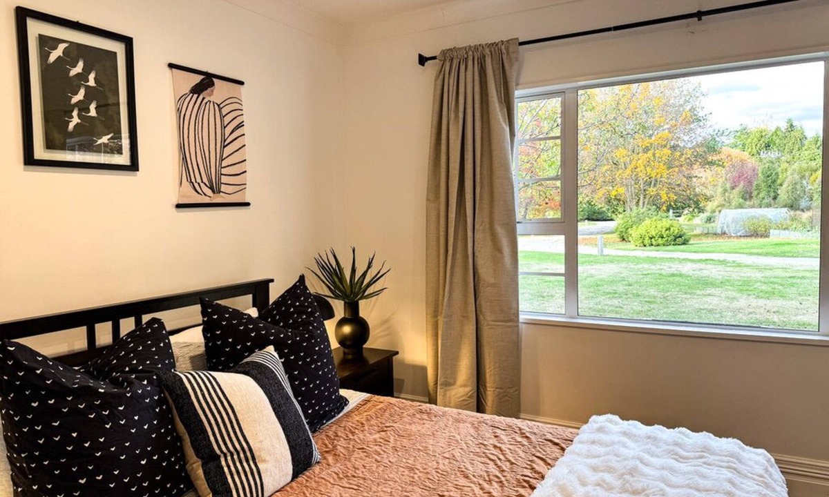Speargrass Flat Apartment | Peaceful Rural Retreat at the Base of Coronet Peak and linking to QT trails!
