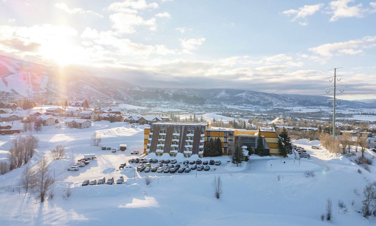 Steamboat Springs Hotel | Perfect Escape! Three Serene Rooms Close to Downtown | Indoor Pool
