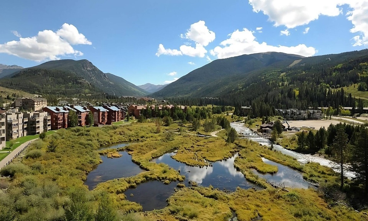 Mountain House Hotel | Pet-friendly Hotel, Outdoor Jacuzzi! 4 Relaxing Units, Free Shuttle, Breakfast!