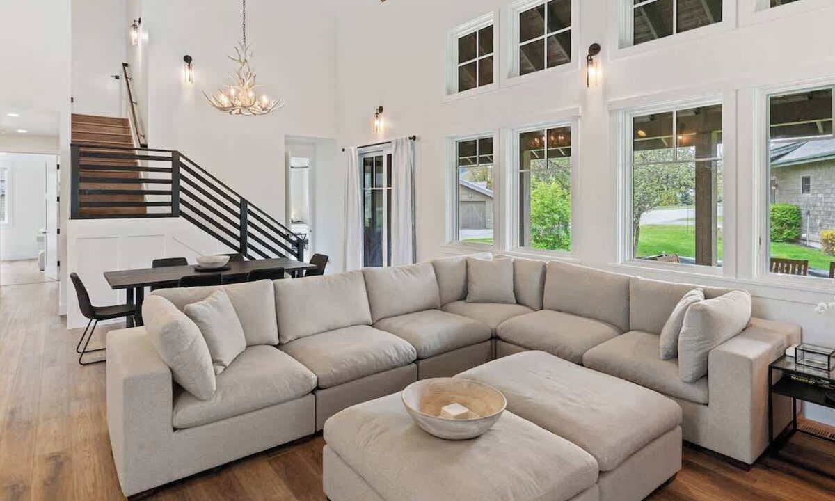 Dover Bay House | Pet Friendly Luxury Home w/Private Hot Tub