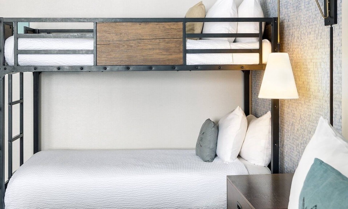 Steamboat Springs Hotel | Pet-friendly Accommodation with Heated Outdoor Pool, Ski-to-door Access