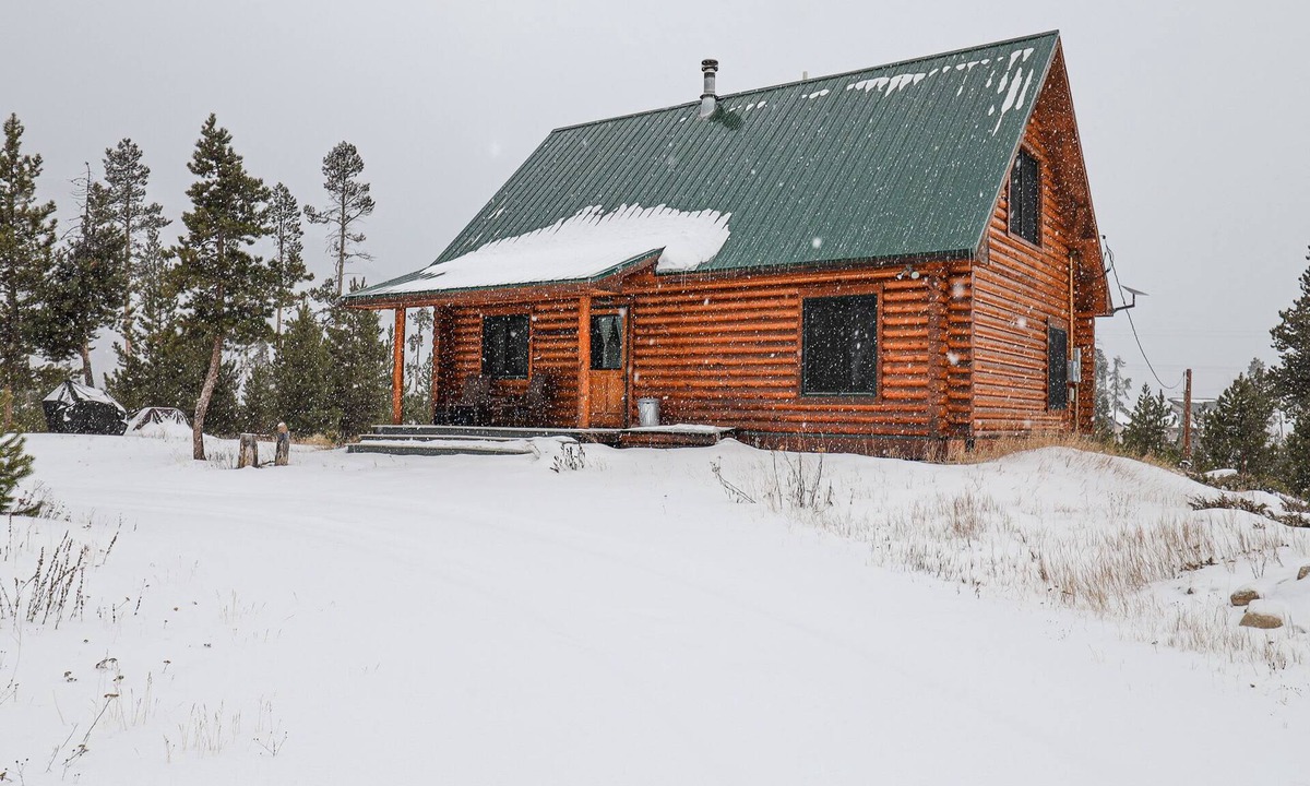 Grand Lake Cabin | Pine Harbor - Pet Friendly Log Cabin in the Town of Grand Lake