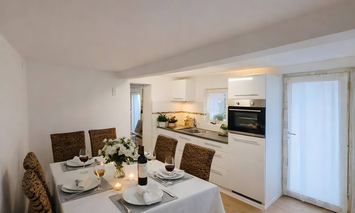 Schwieberdingen Apartment | Premium Apartment with Charm, Private Garden, Balcony, and Wi-Fi