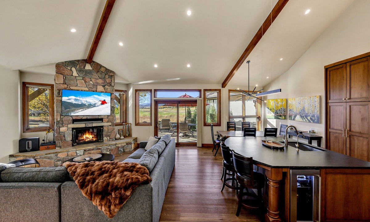 Edwards House | Premium Ski Home with Stunning Views and a Hot Tub! Seconds from Chair Lift!