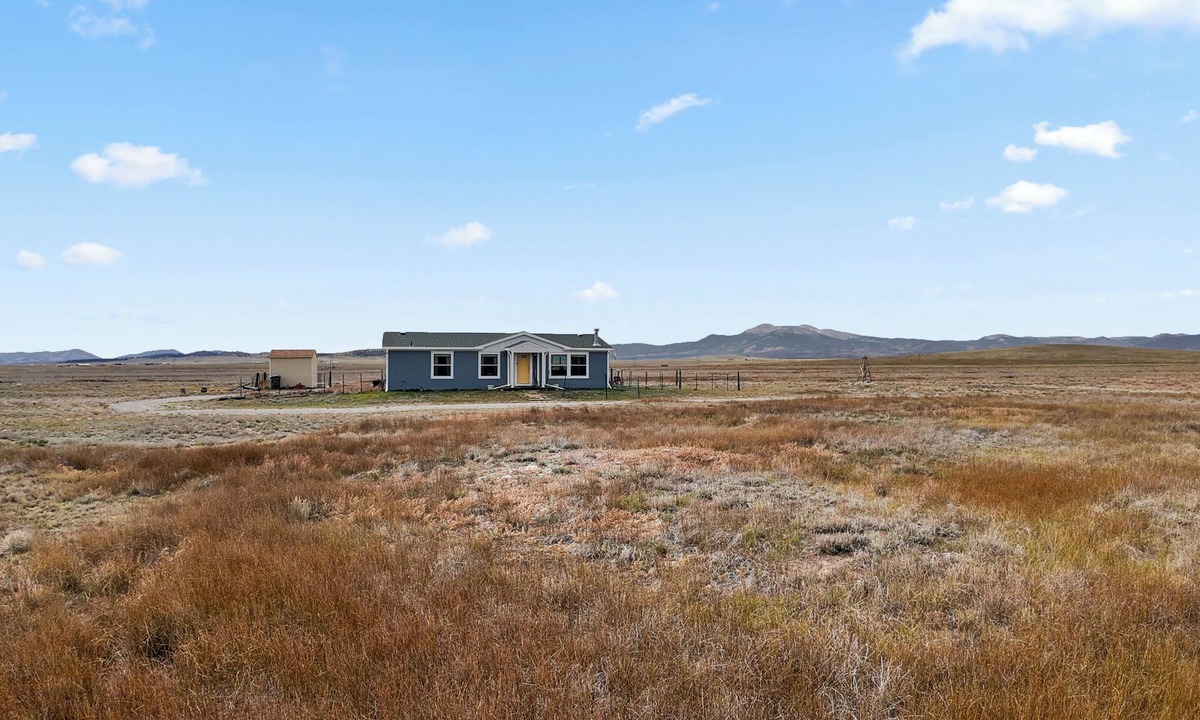 Fairplay House | Private 40-Acre Estate - Hot Tub Under the Milky Way - 40 Min to Breckenridge