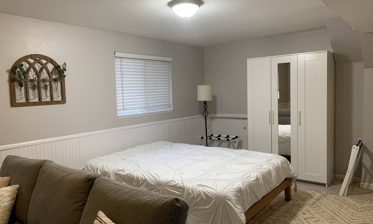 Broadmoor Apartment | Private Entrance, Quiet Neighborhood, 10 mins from downtown