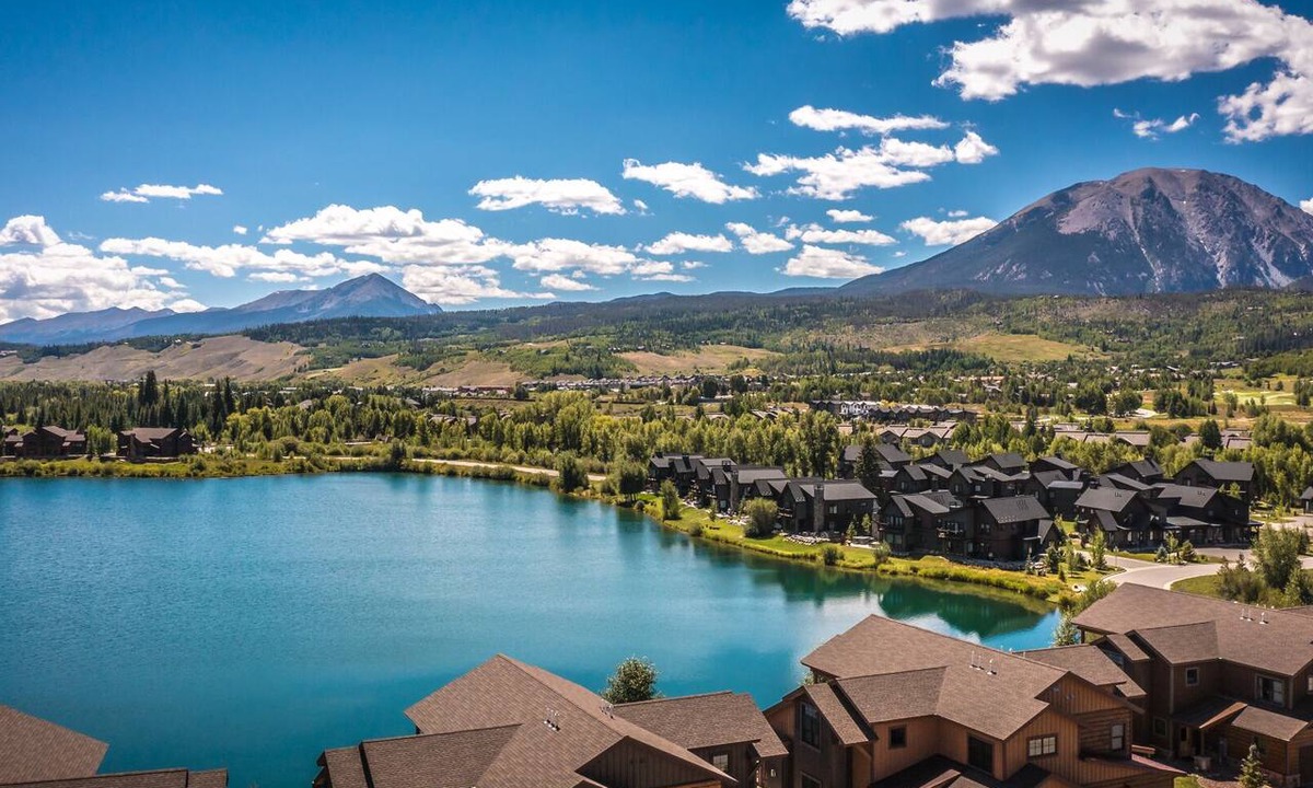 South Forty House | Private Neighborhood Lake - Close to Raven Golf Club - Living Rooms + Outdoor Dining