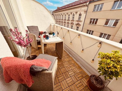 Petrska ctvrt Apartment | Private Terrace in Heart of Prague