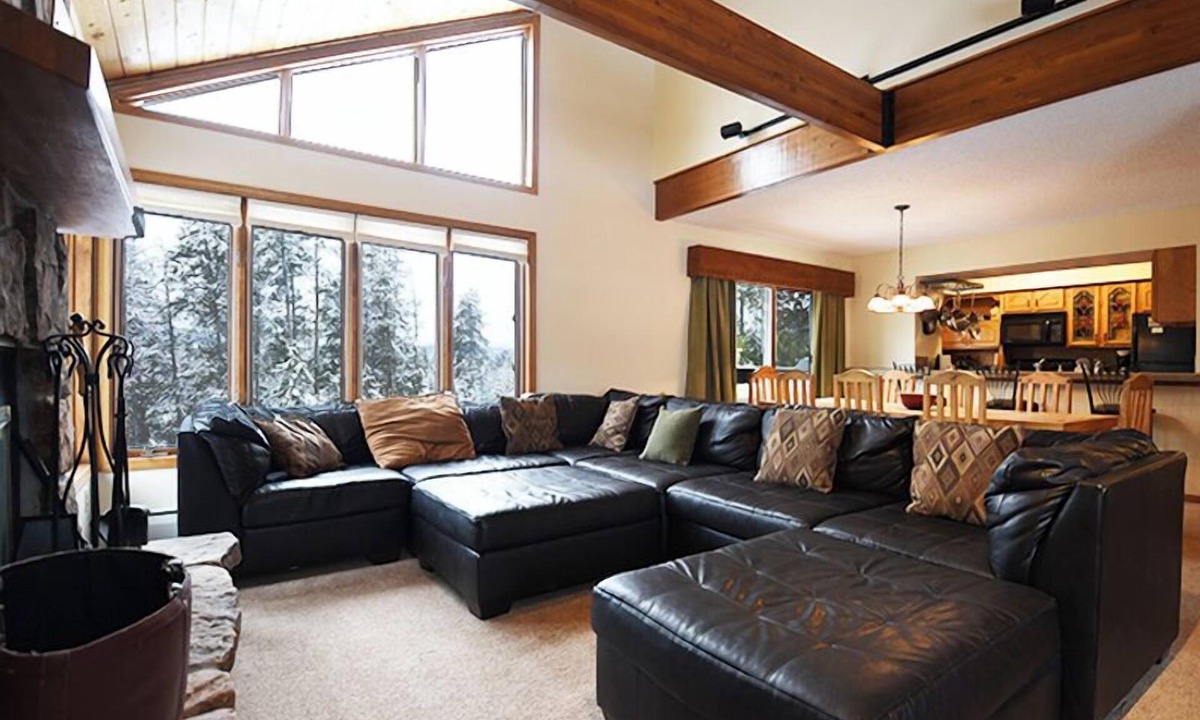 Fraser House | Private vacation home 5 bedroom, pet friendly & clubhouse amenities