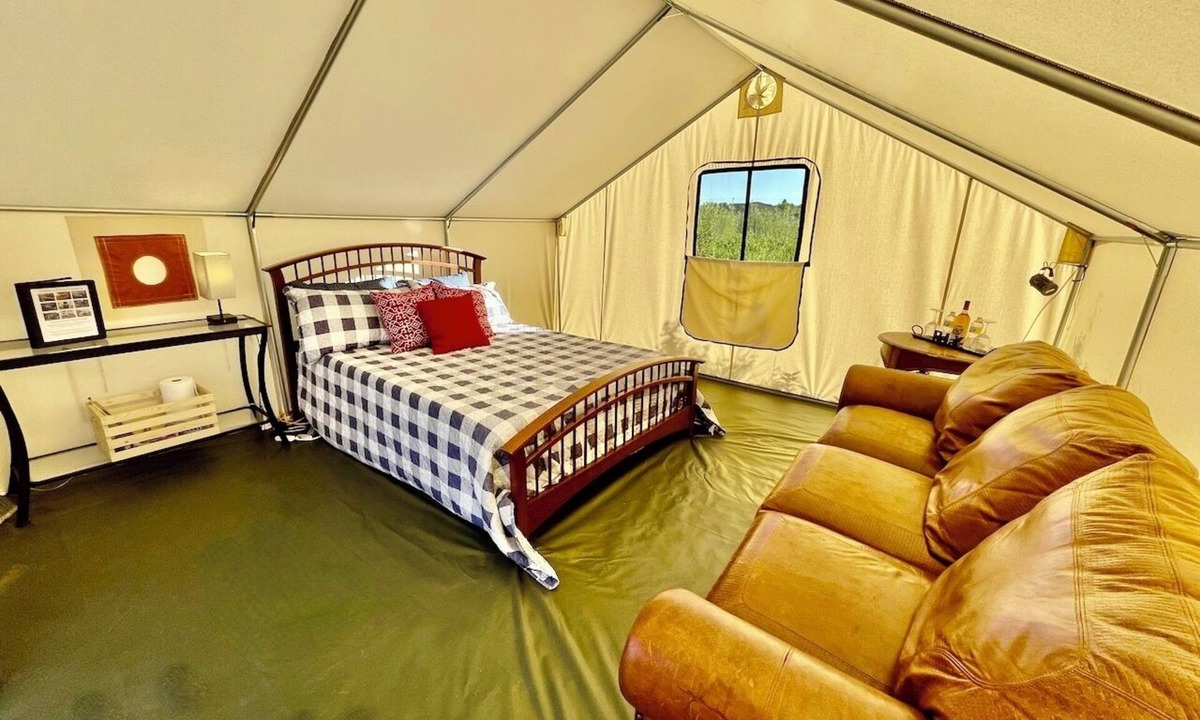 Monument Cabin | “Queen's Quarters” Cozy Outdoor Glamping Hot Tub