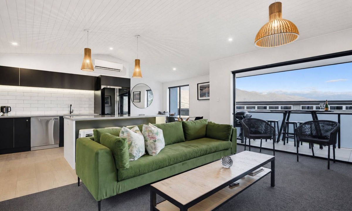 Queenstown House | Queenstown Alpine Retreat 8 Guests 4 Ensuite Spa