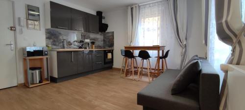Koenigshoffen Est Apartment | Résidence Romains - 1G - hébergements classés avec garage