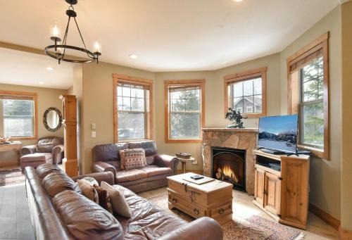 Vista Point House | Rachel Lane Home: Views, Style, Hot Tub