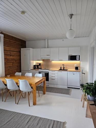 Muurame Apartment | Rauhallinen asunto maalla, navetan päädyssä.