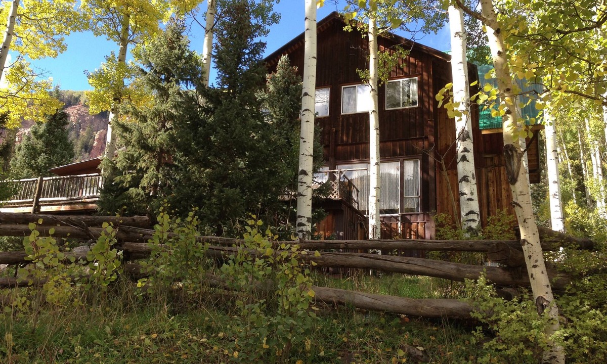 Dolores Cabin | RedCliff Lodge w/hiking trails,specular fall colors, mtn views & great fishing!