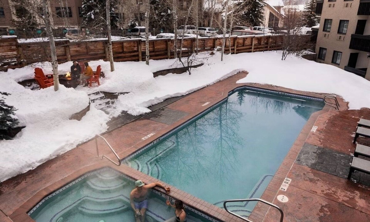 Steamboat Springs Hotel | Relaxing Queen Room Perfect for a Steamboat Getaway, Pets are Allowed