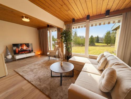 Kannus House | Relaxing Riverside House with Sauna & Fireplace