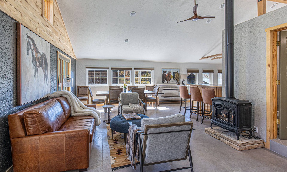 Mancos House | Renovated Cabin on 300 Acres - 20 Minutes to Durango