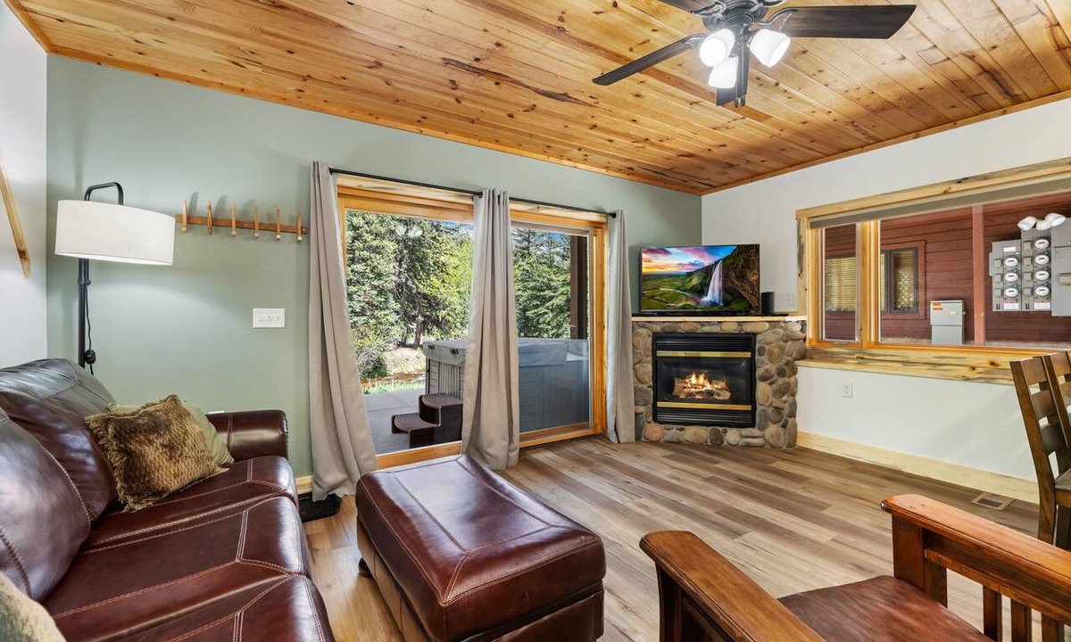 Fall River Estates Condo | Renovated Fall River Escape Private Hot Tub