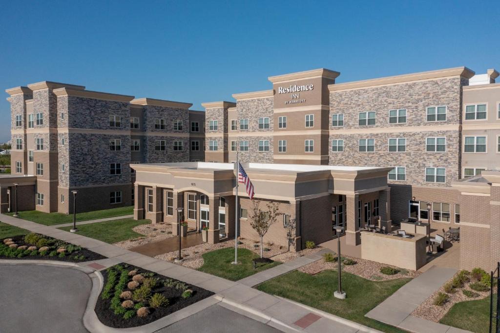 I-435 West KC-KS Hotel | Residence Inn by Marriott Kansas City at The Legends