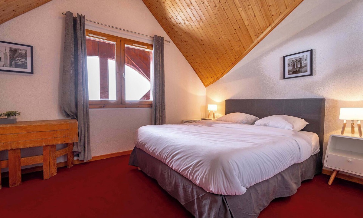 Val-Thorens Apartment | Residence l’Hermine, Ski In-Out with WiFi in Val Thorens, “V7” by Versant Collection