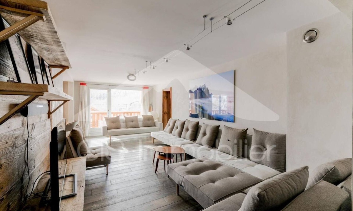 Meribel Centre Apartment | Resort center, floor -1, view mountain, balcony, tv, 140m², Méribel