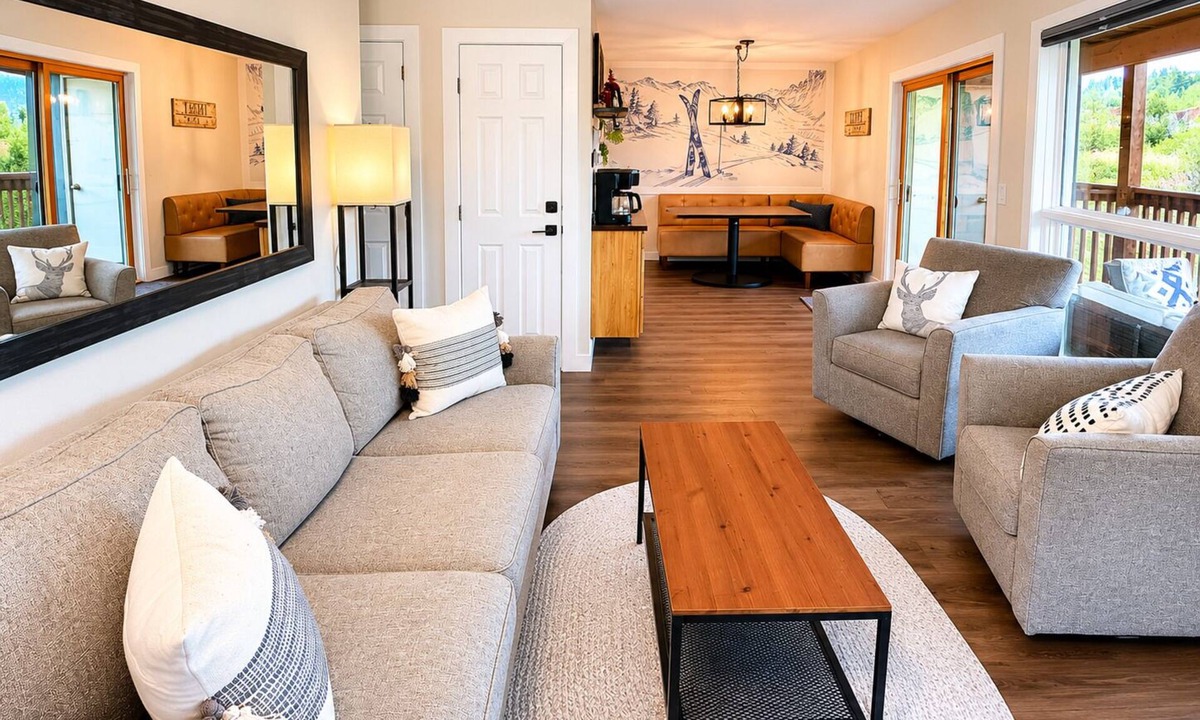 Fraser Condo | River View Chalet - Bike, Flyfish & Bus Route to Concerts