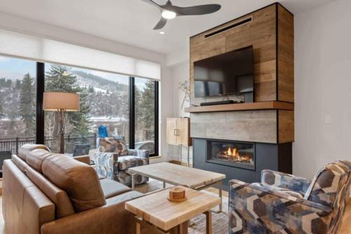 Avon Apartment | Riverfront Lodge 102 by East West Hospitality