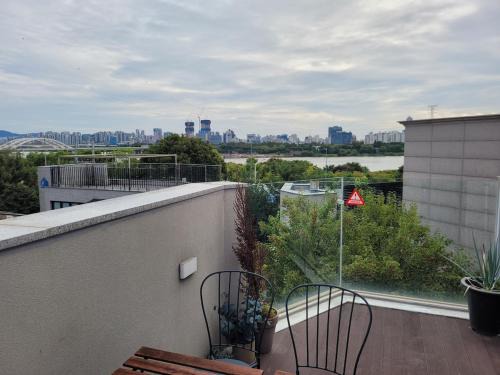 Hapjeong-dong House | Riverside stay