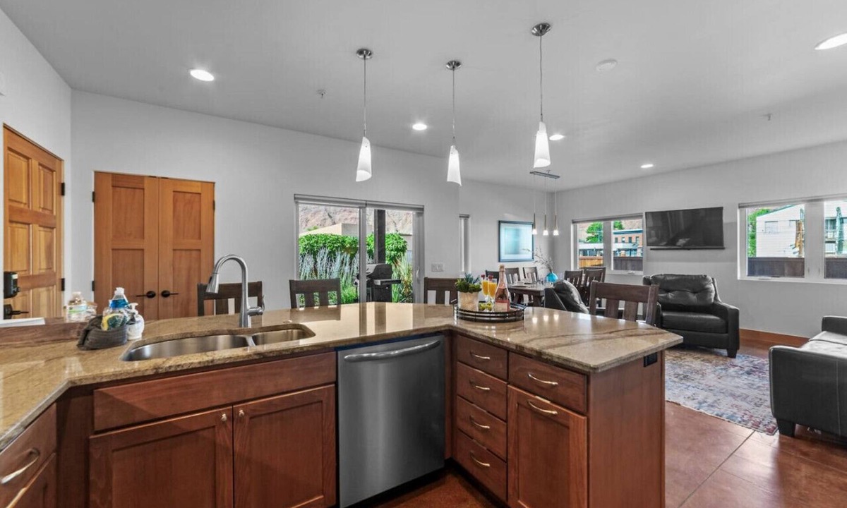 Moab Condo | Robber’s Roost Westward | Downtown Moab Condo | Walk to Restaurants & Shops