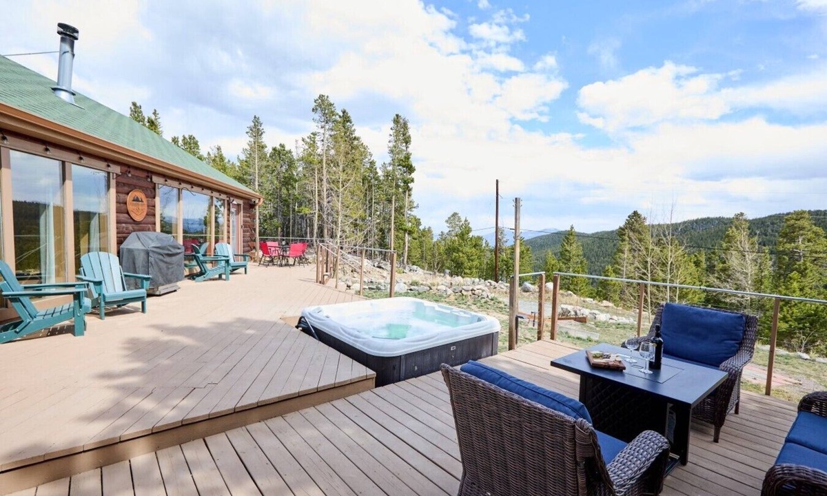 Saint Mary's Cabin | Romantic Retreat with Incredible Views and Hot Tub
