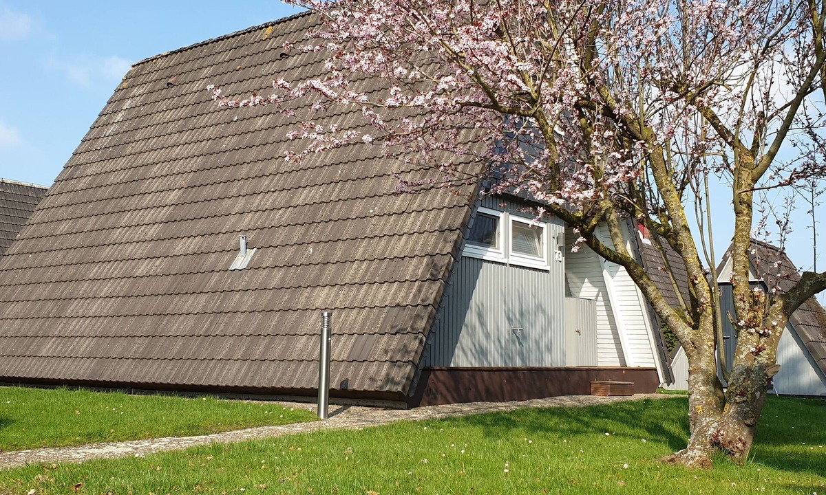 Carolinensiel House | Roof-only house "Murmel 1", Wallbox f. E-cars, fireplace, beach chair, WLAN