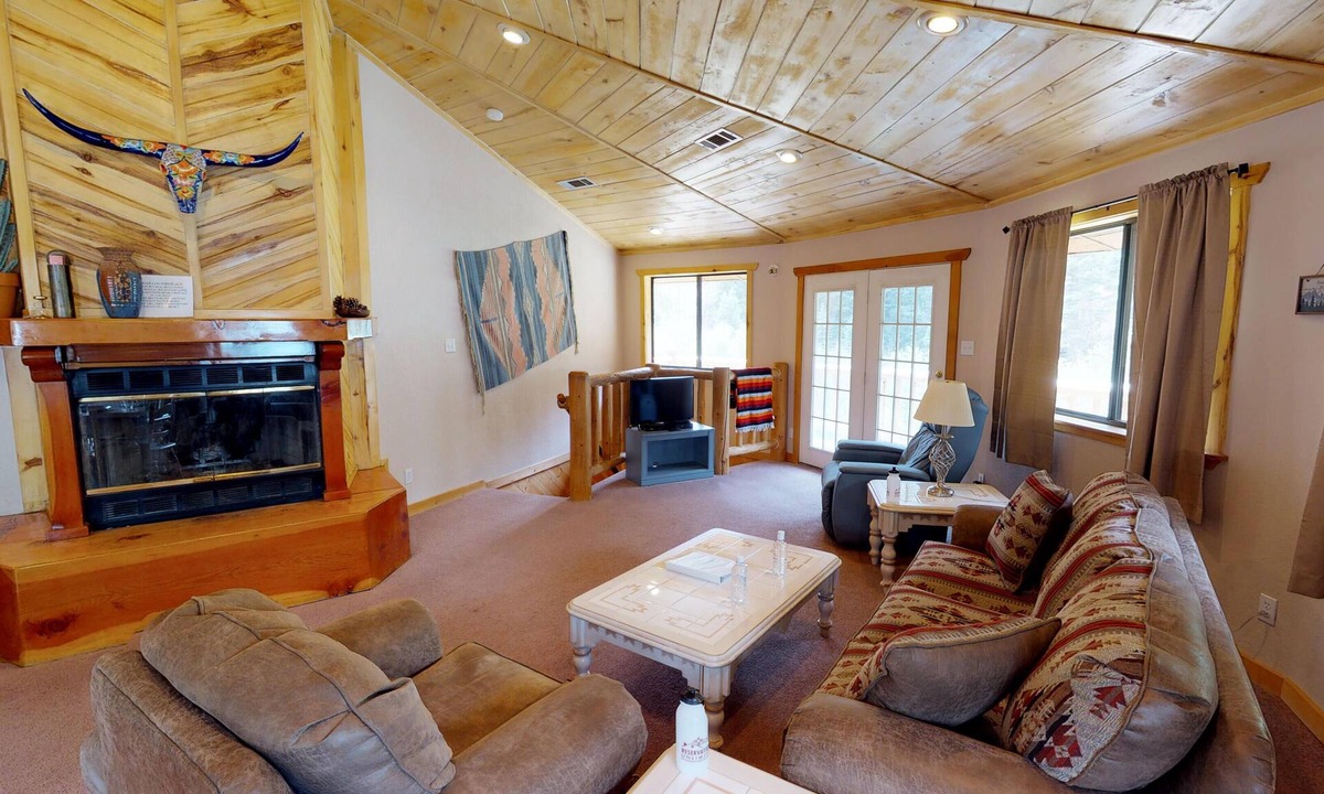 Red River House | Round Eagle Home near the River and Park