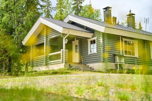 Rukatunturi Apartment | Rukan Varpu - Ski-in cabin with sauna & fireplace, 100m to slopes