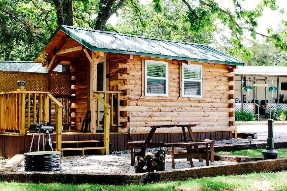 Neal Cabin | Rustic Log Cabin with Outdoor Fire Pit and Porch in Toronto, Kansas