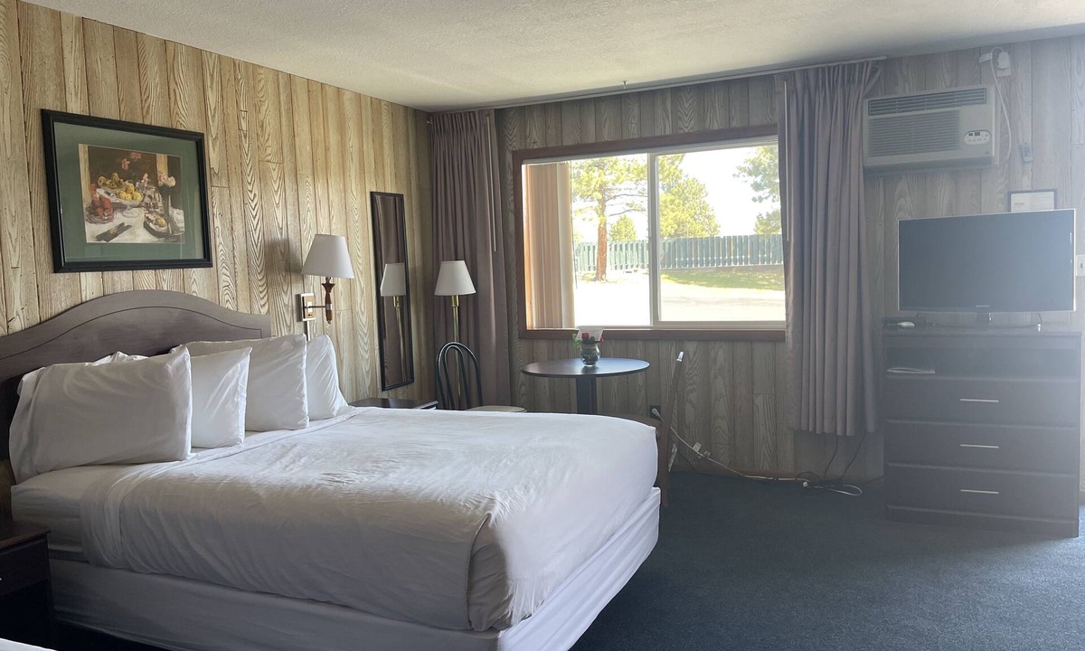 Estes Park Hotel | Saddle & Surrey Motel