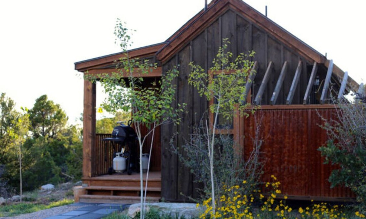 Spanish Valley Cabin | Sagewood Cabin @ Whispering Oaks, 20 miles from Moab!