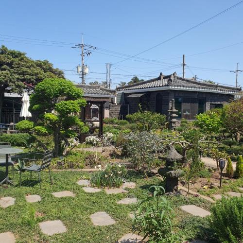 Jocheon House | Samojeong, Jeju