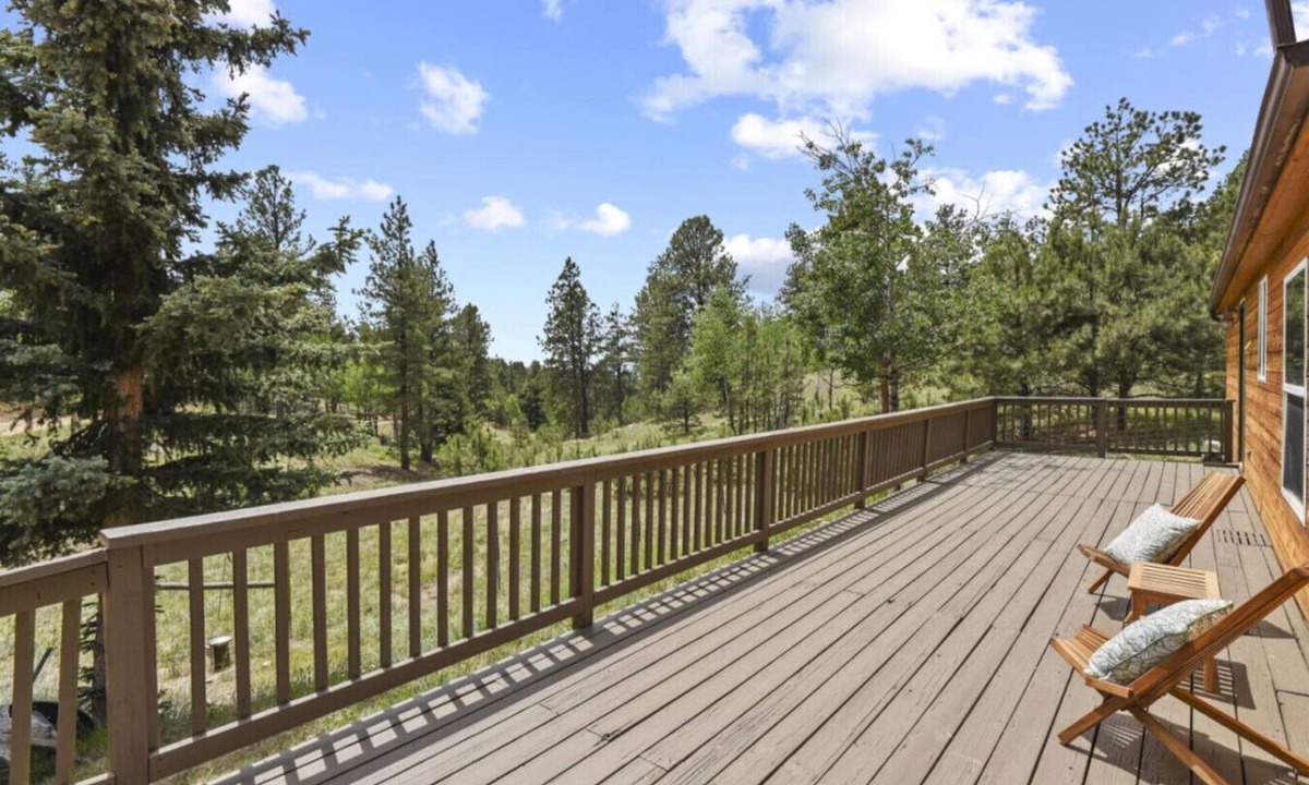 Divide Cabin | Secluded Cabin in the Woods Pet Friendly Quiet Retreat