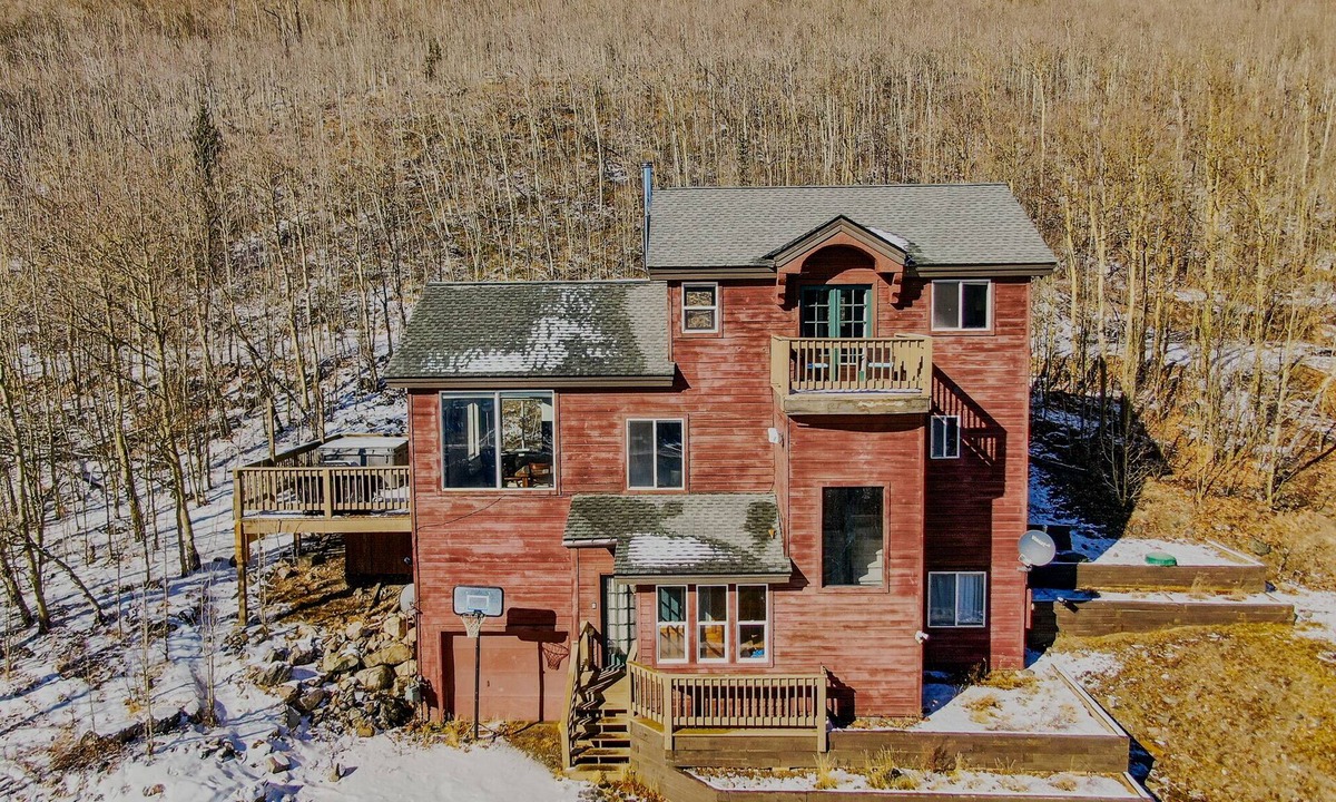 Alma House | Secluded Mountain Retreat Amazing Views and Hot Tub - Only 20 min from Breck