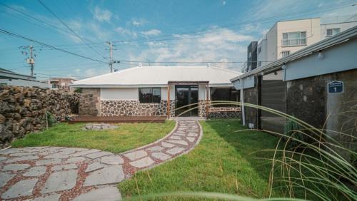 Moseulpo House | Seogwipo Damu Stay