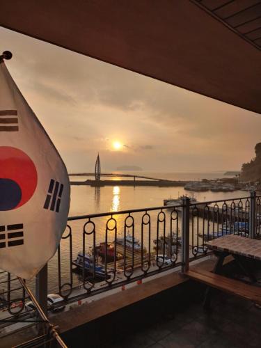Songsan-dong Hostel | Seom Guesthouse