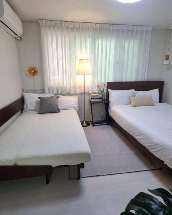 Amsail-tong Bed & Breakfast | Seoul #10minToJamsil #KSPO #OlympicPark #LotteWorldTower #AmsaStation #Gangnam #Seongsu #동대문 #명동#AsanMedicalCenter #SRT